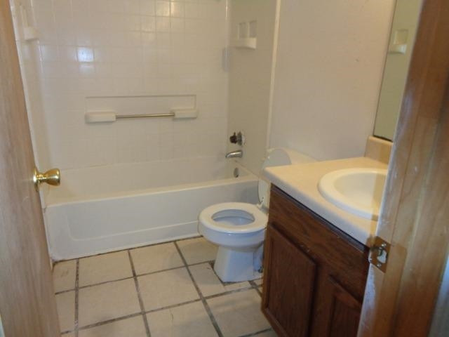1500 5th Street Ralls, TX 79357 - Photo 9 of 10 a bathroom with a sink a toilet and bathtub