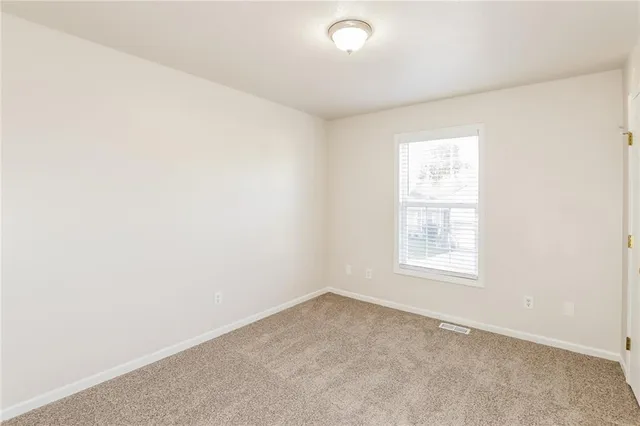 $3,025 | 10926 Rowland Avenue, Kansas City, KS 66109