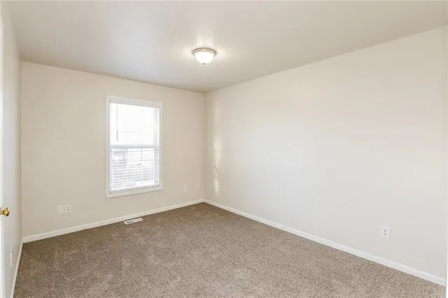 $3,025 | 10926 Rowland Avenue, Kansas City, KS 66109