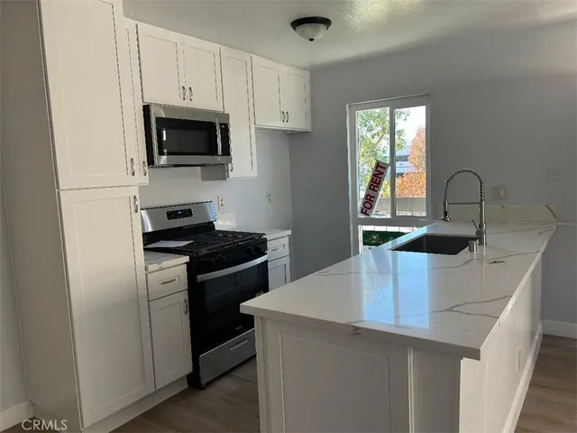 $1,990 | 2811 South Fairview Street, Unit B, Santa Ana, CA 92704