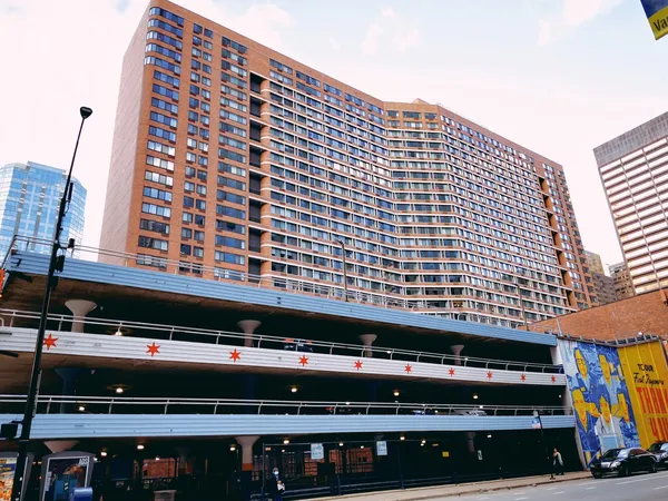$2,400 | 211 East Ohio Street, Unit 2407, Chicago, IL 60611