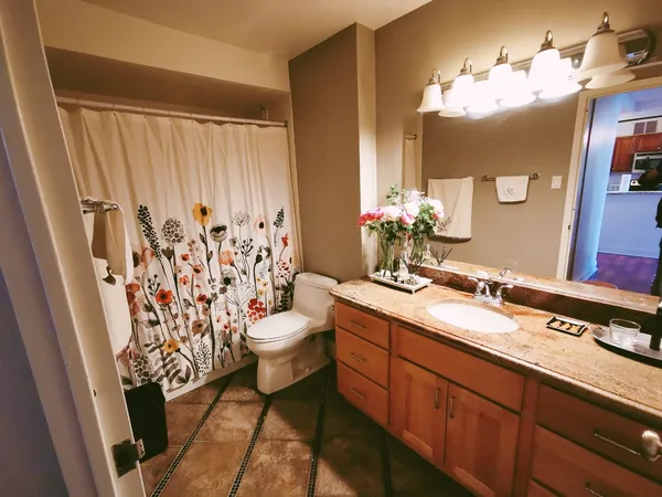 $2,400 | 211 East Ohio Street, Unit 2407, Chicago, IL 60611