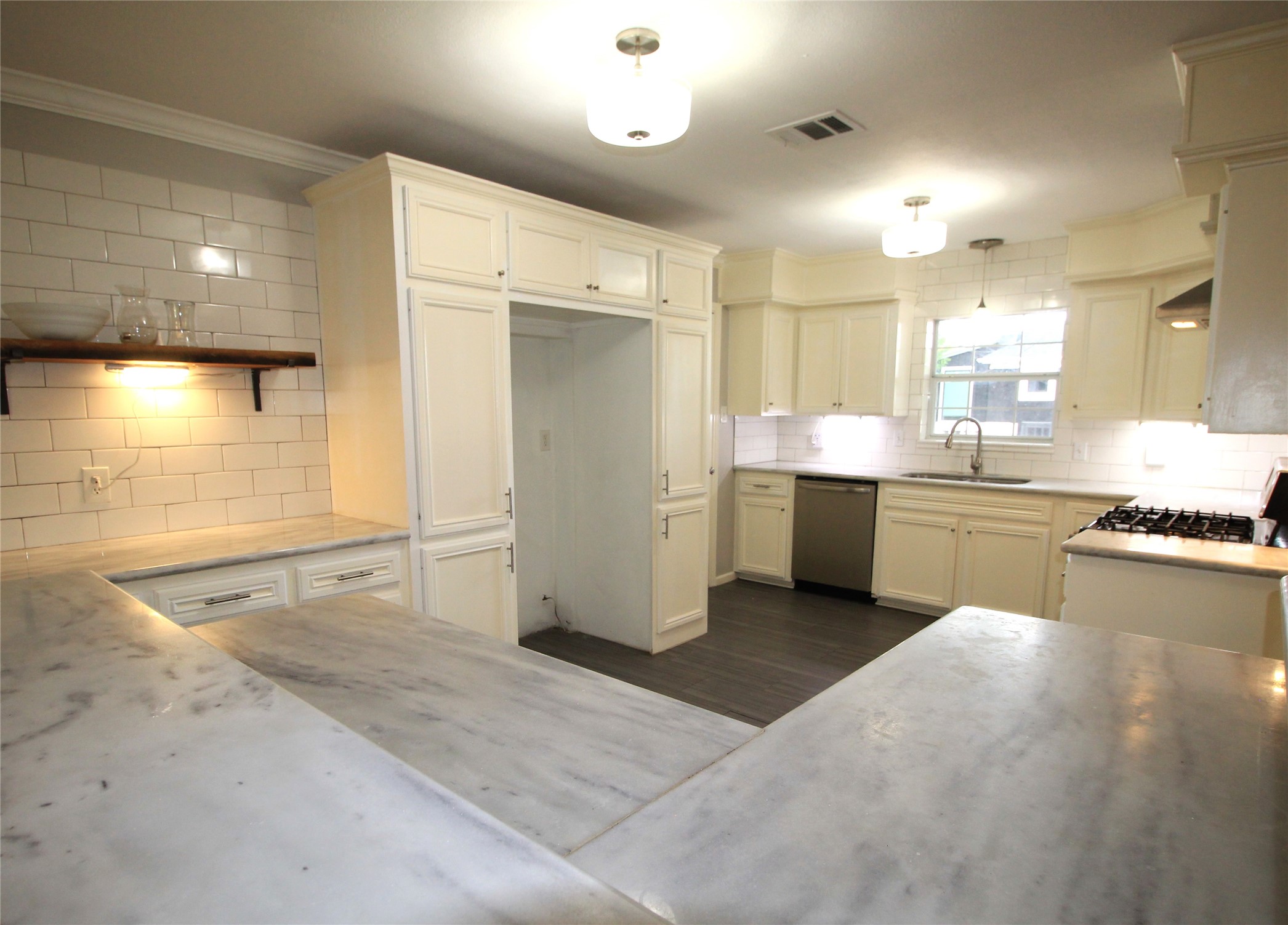 6729 Sylvan Road Houston, TX 77023 - Photo 6 of 27 Marble Counter Tops on all Kitchen Counters