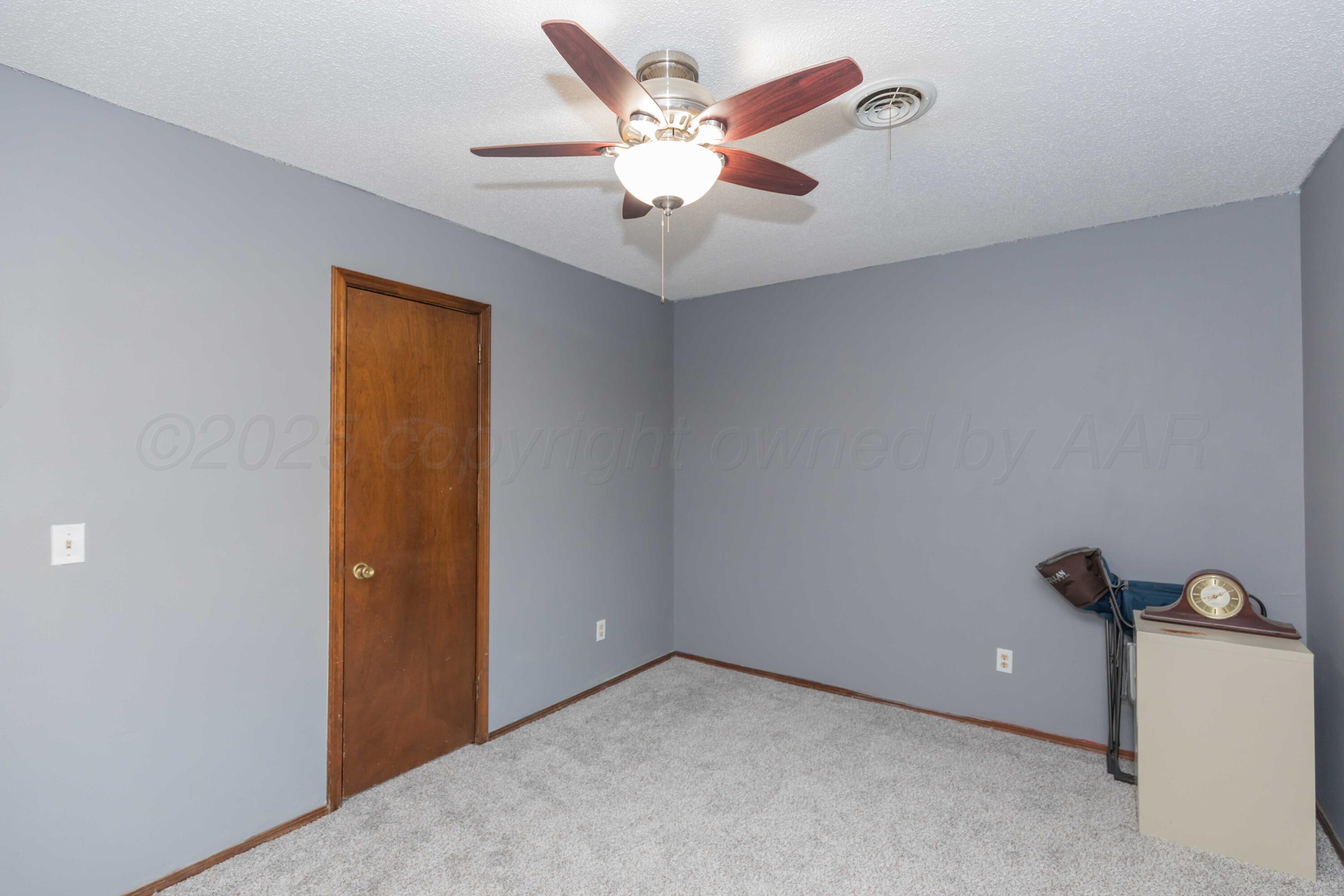 5301 Leigh Avenue Amarillo, TX 79110 - Photo 18 of 35 an empty room with closet and a ceiling fan