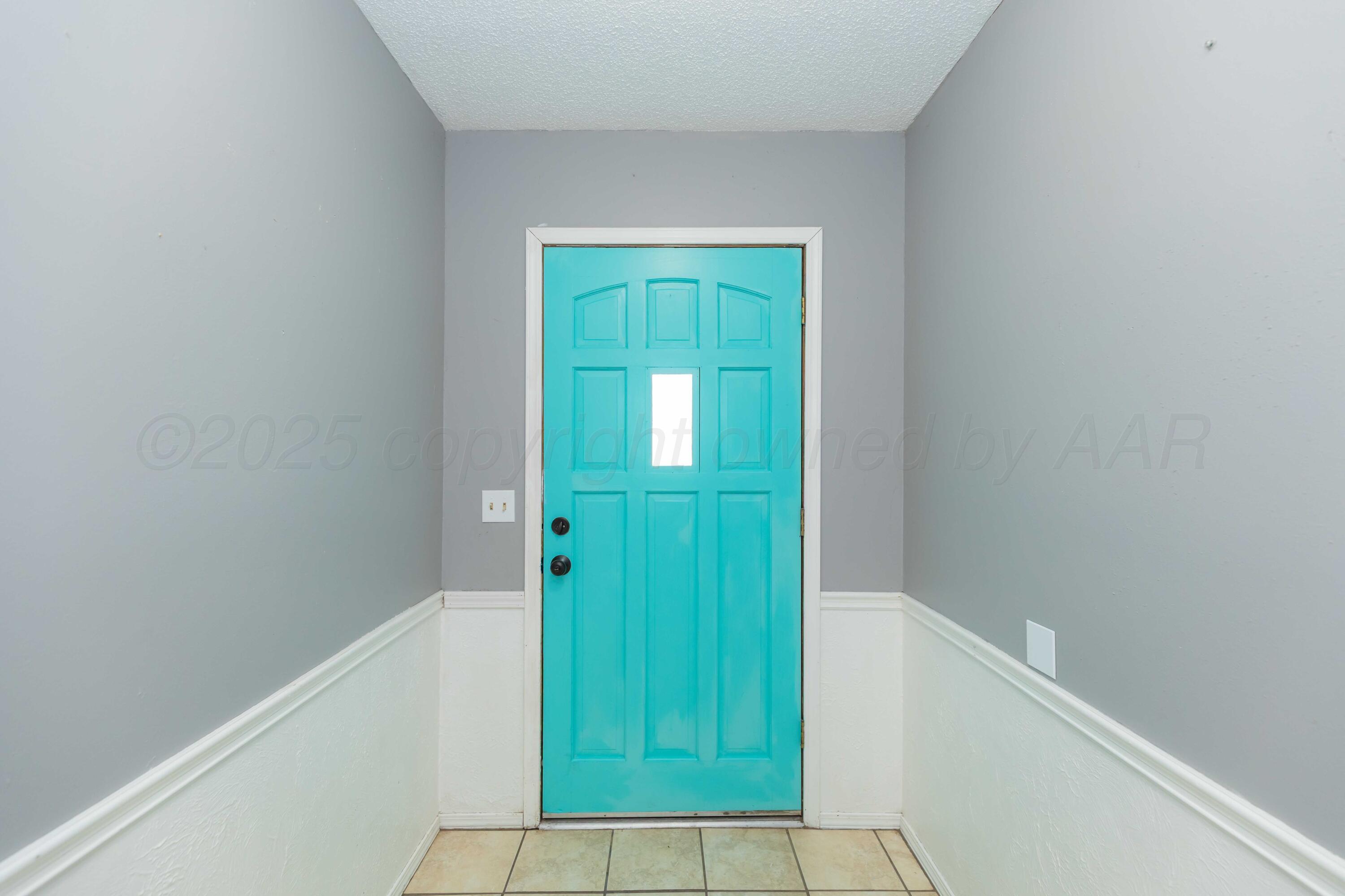 5301 Leigh Avenue Amarillo, TX 79110 - Photo 5 of 35 a view of an entryway with a window