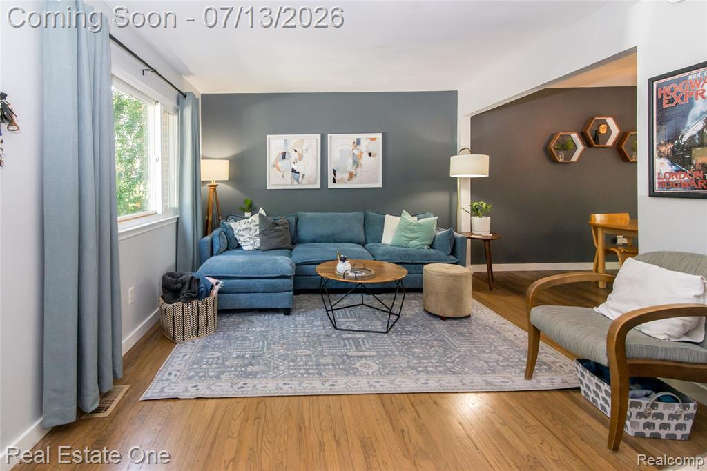 3323 Williamsburg Road Ann Arbor, MI 48108 - Photo 3 of 29