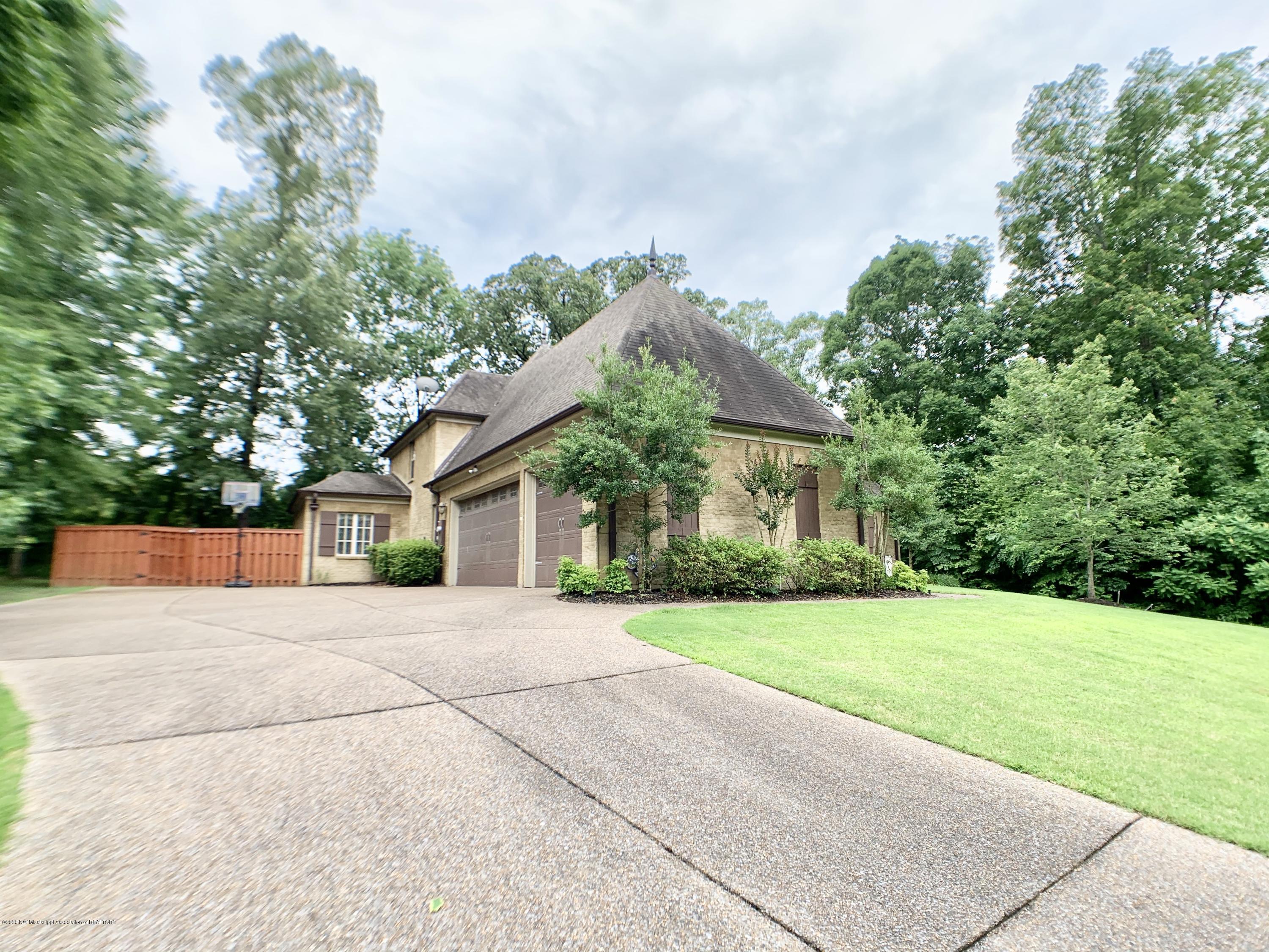 4755 Riviera Drive Nesbit, MS 38651 - Photo 3 of 31 33C76D79-49A3-4AAA-BA9C-48A5C3ADA151