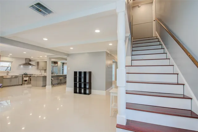 a view of entryway and hall