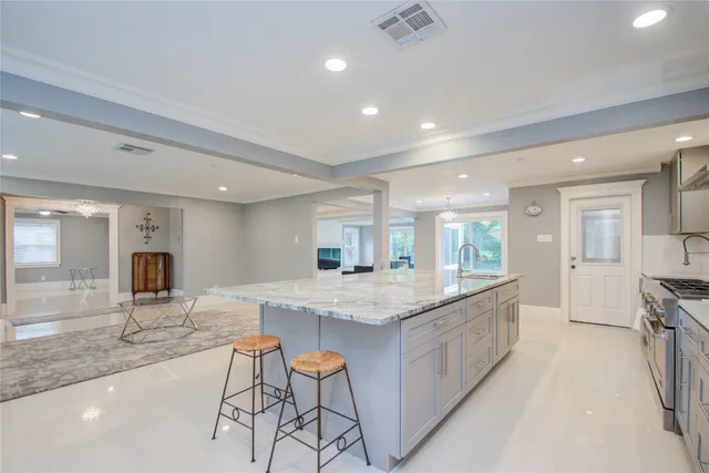 a large kitchen with kitchen island a large counter top