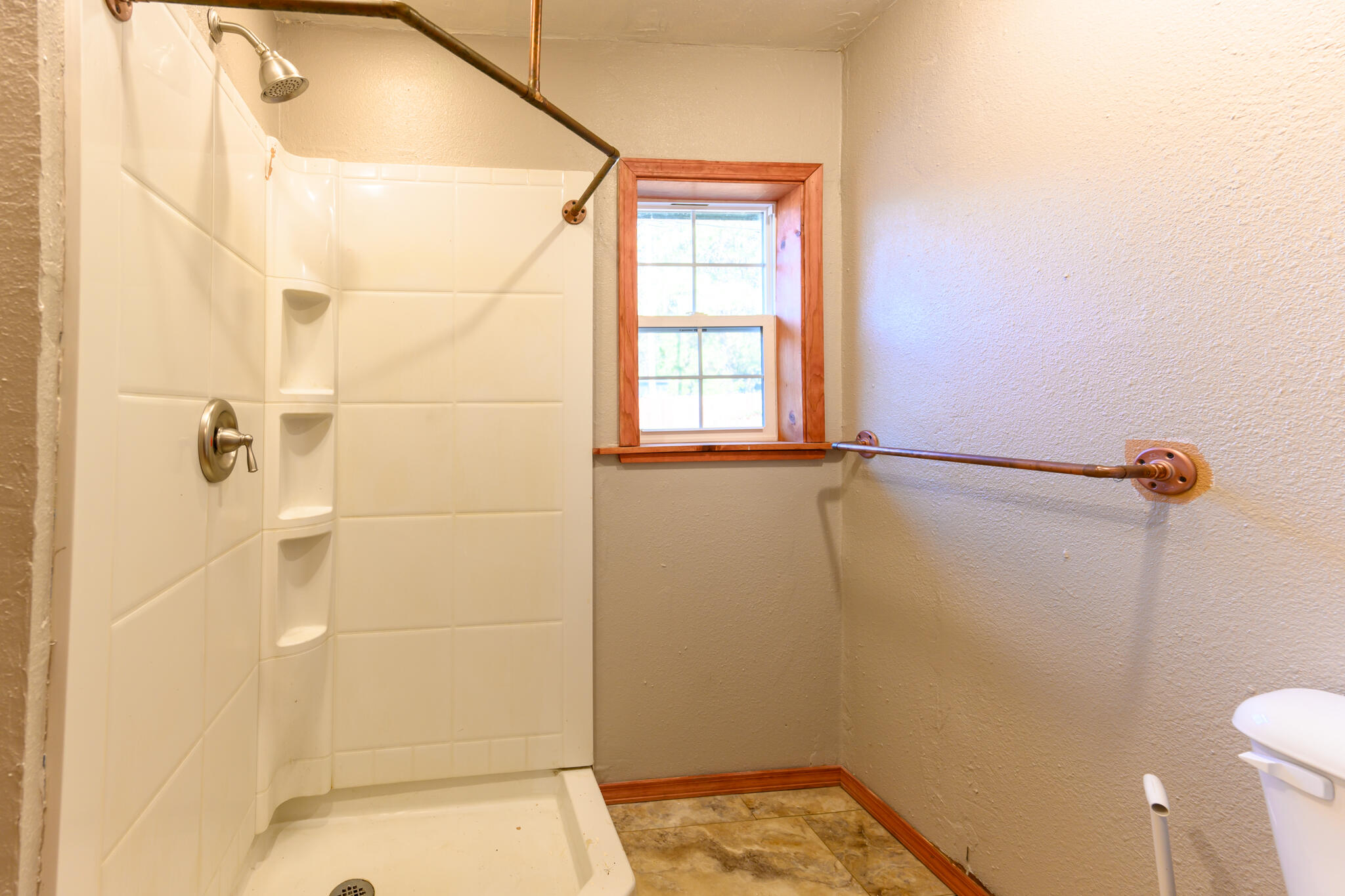 40 Lewiston Turnpike Road Lewiston, CA 96052 - Photo 19 of 38 Shower/Commode