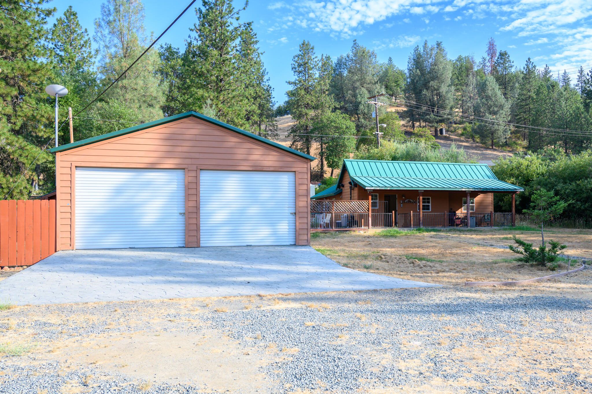 40 Lewiston Turnpike Road Lewiston, CA 96052 - Photo 7 of 38 Oversized 2-car Garage