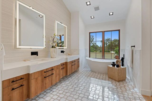 $8,995,000 | 5758 Las Palomas, Rancho Santa Fe, CA 92067