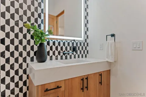 $8,995,000 | 5758 Las Palomas, Rancho Santa Fe, CA 92067