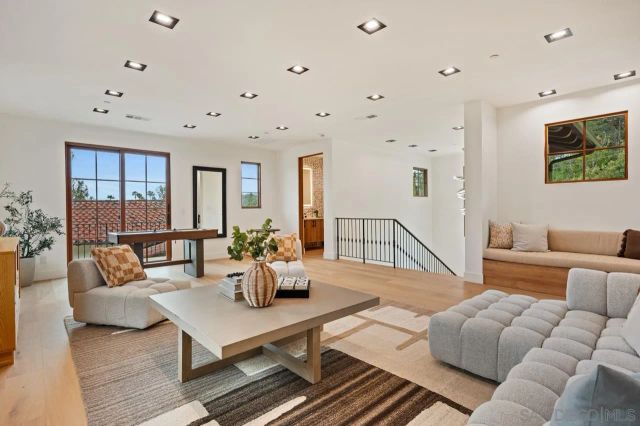 $8,995,000 | 5758 Las Palomas, Rancho Santa Fe, CA 92067