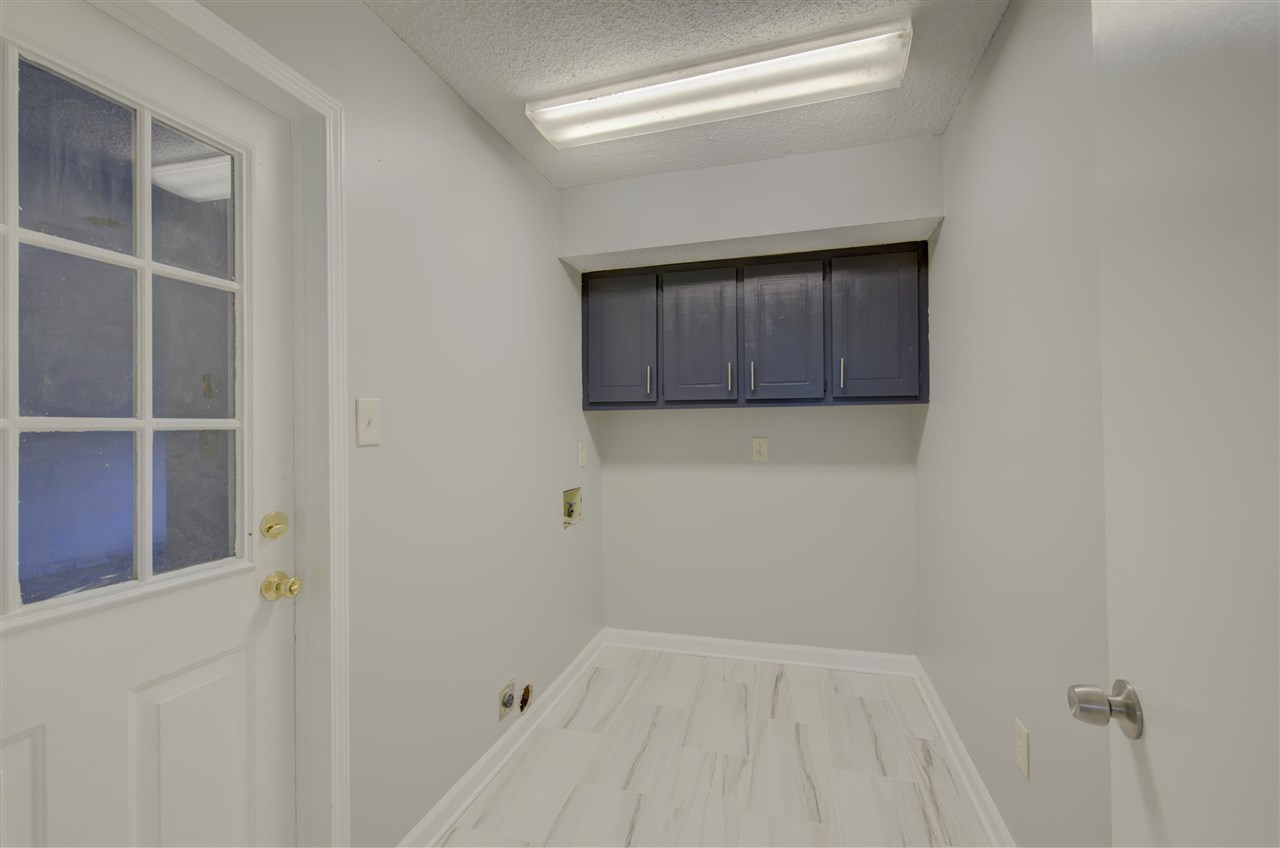 7024 Rockingham Road Memphis, TN 38125 - Photo 15 of 18 a view of an empty room