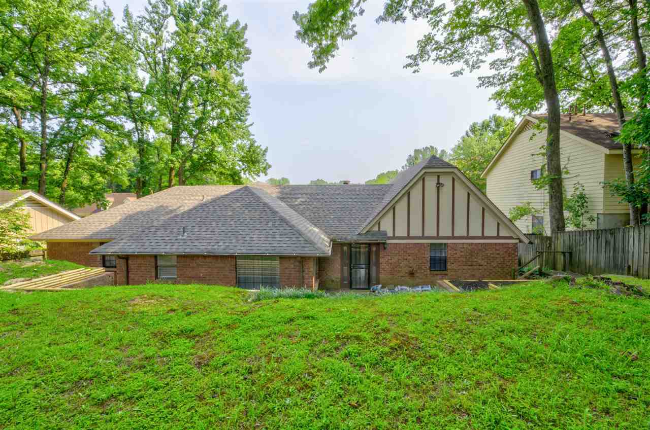 7024 Rockingham Road Memphis, TN 38125 - Photo 18 of 18 a front view of a house with garden