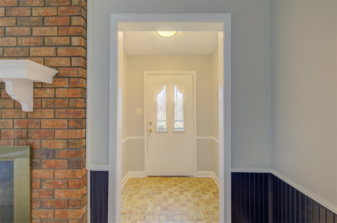 7024 Rockingham Road Memphis, TN 38125 - Photo 3 of 18 a view of a bathroom