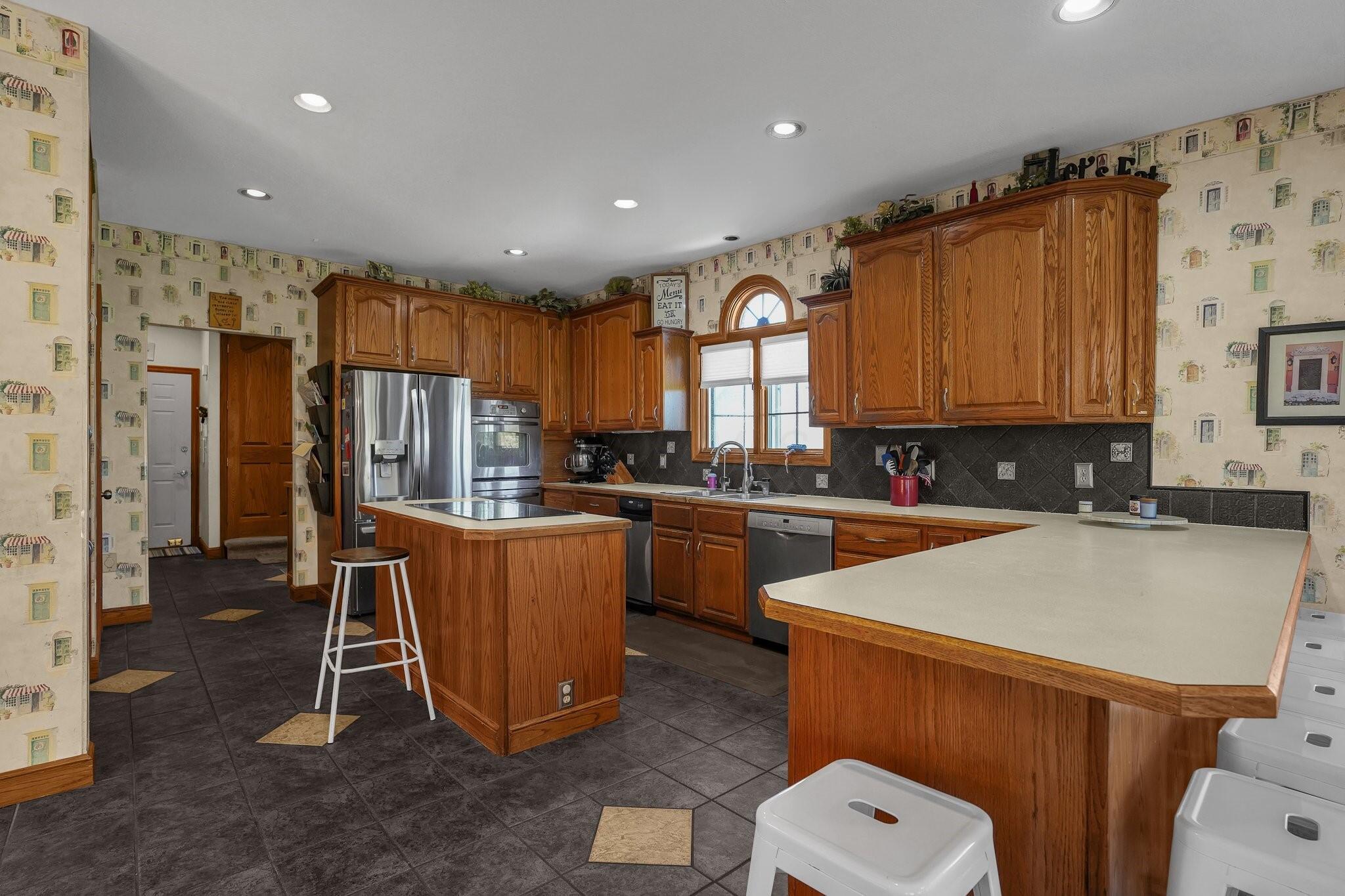 2025 Grewell Road London, OH 43140 - Photo 12 of 35 Double oven