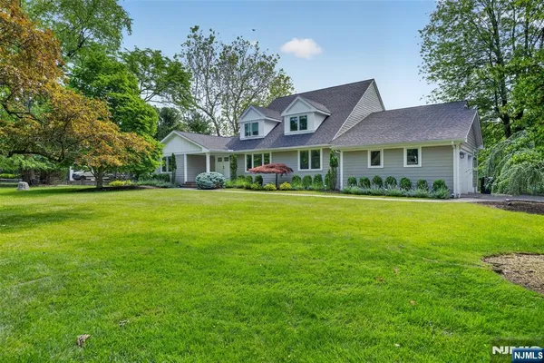 $2,196,000 | 22 Glen Carl Road, Upper Saddle River, NJ 07458