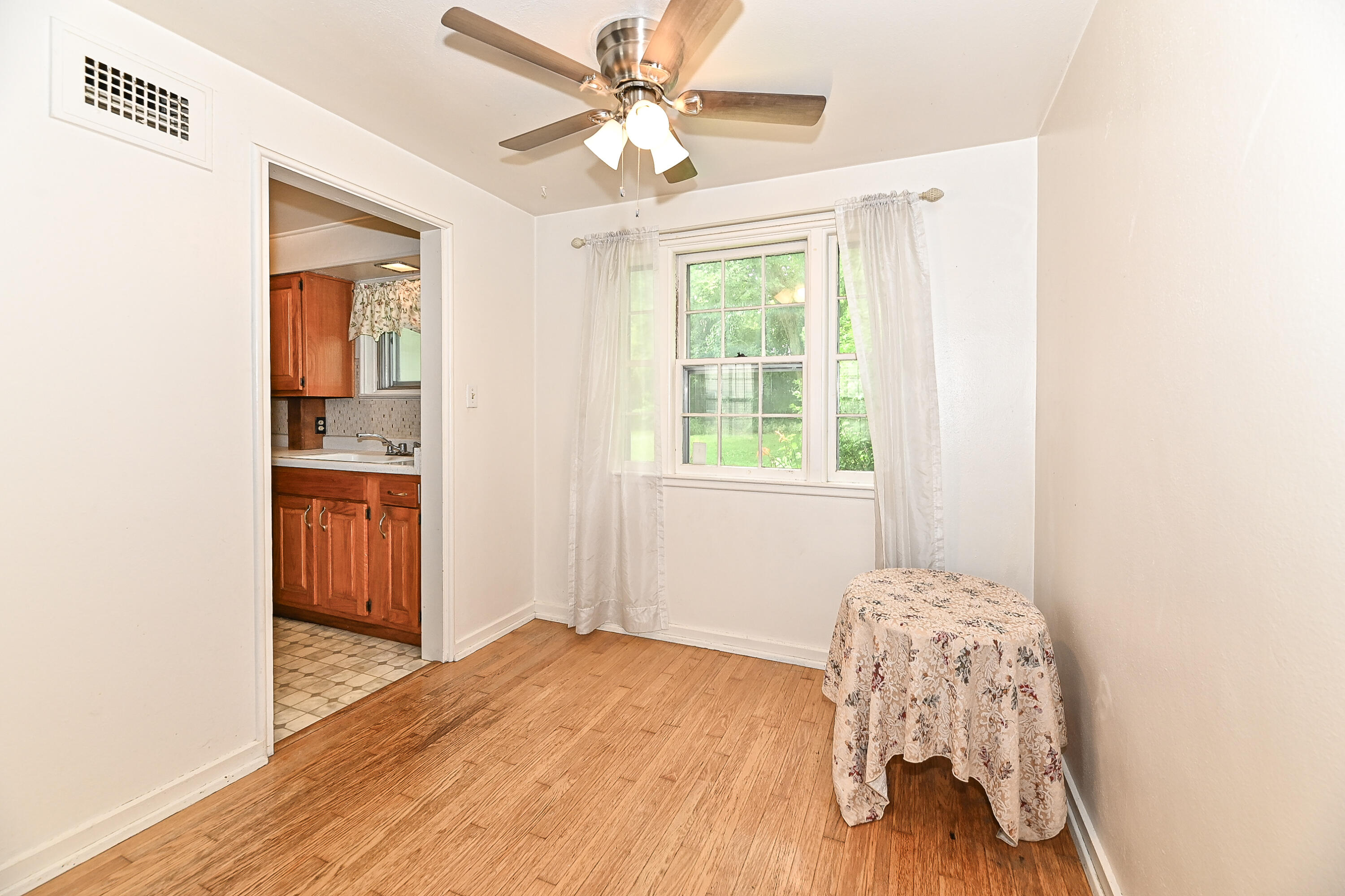 5905 Dendron Lane Greendale, WI 53129 - Photo 7 of 27 Dendron-9