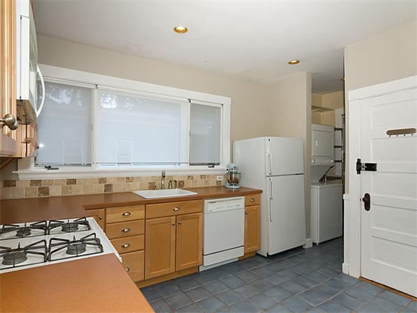 42 Jamaica Road, Unit 3 Brookline, MA 02445 - Photo 11 of 25 Gallery Image 11