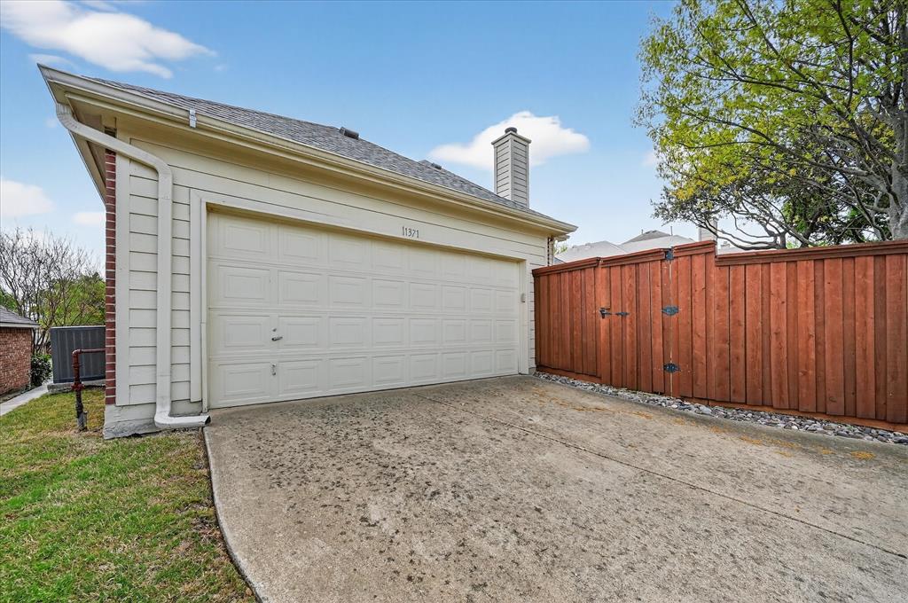 1371 San Rafael Drive Rockwall, TX 75087 - Photo 31 of 35 a view of a backyard