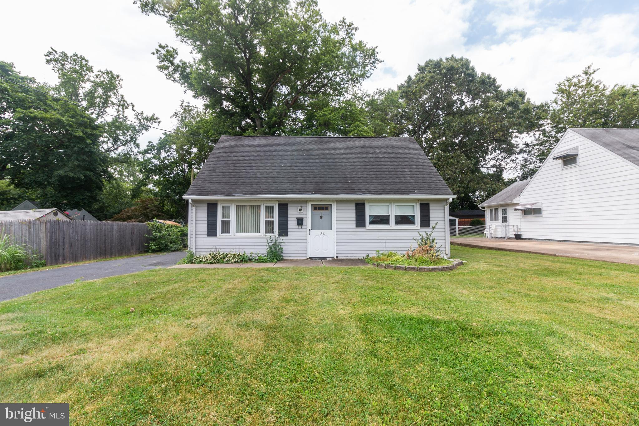 128 Rutledge Avenue Ewing, NJ 08618 - Photo 2 of 15