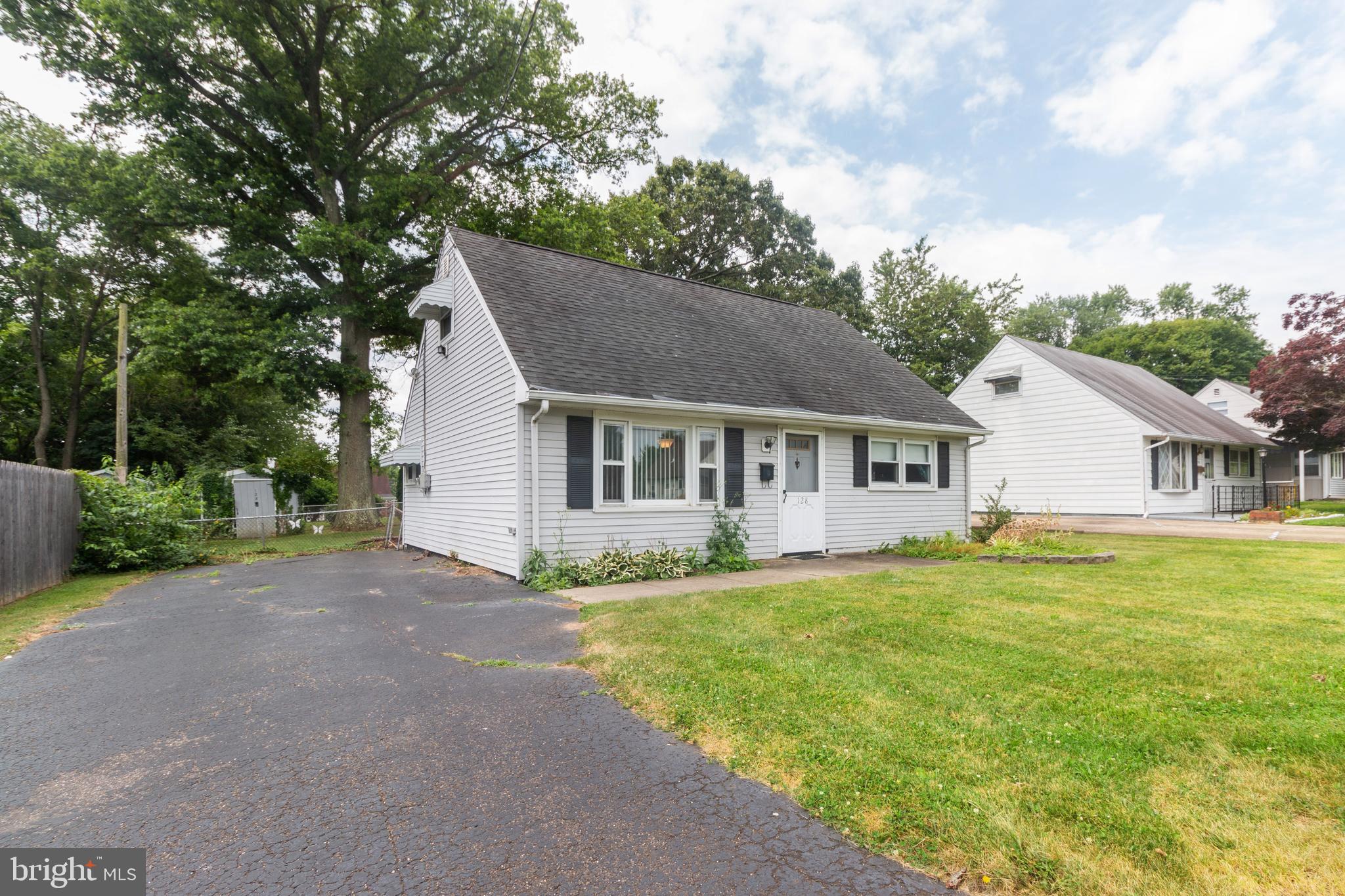 128 Rutledge Avenue Ewing, NJ 08618 - Photo 3 of 15