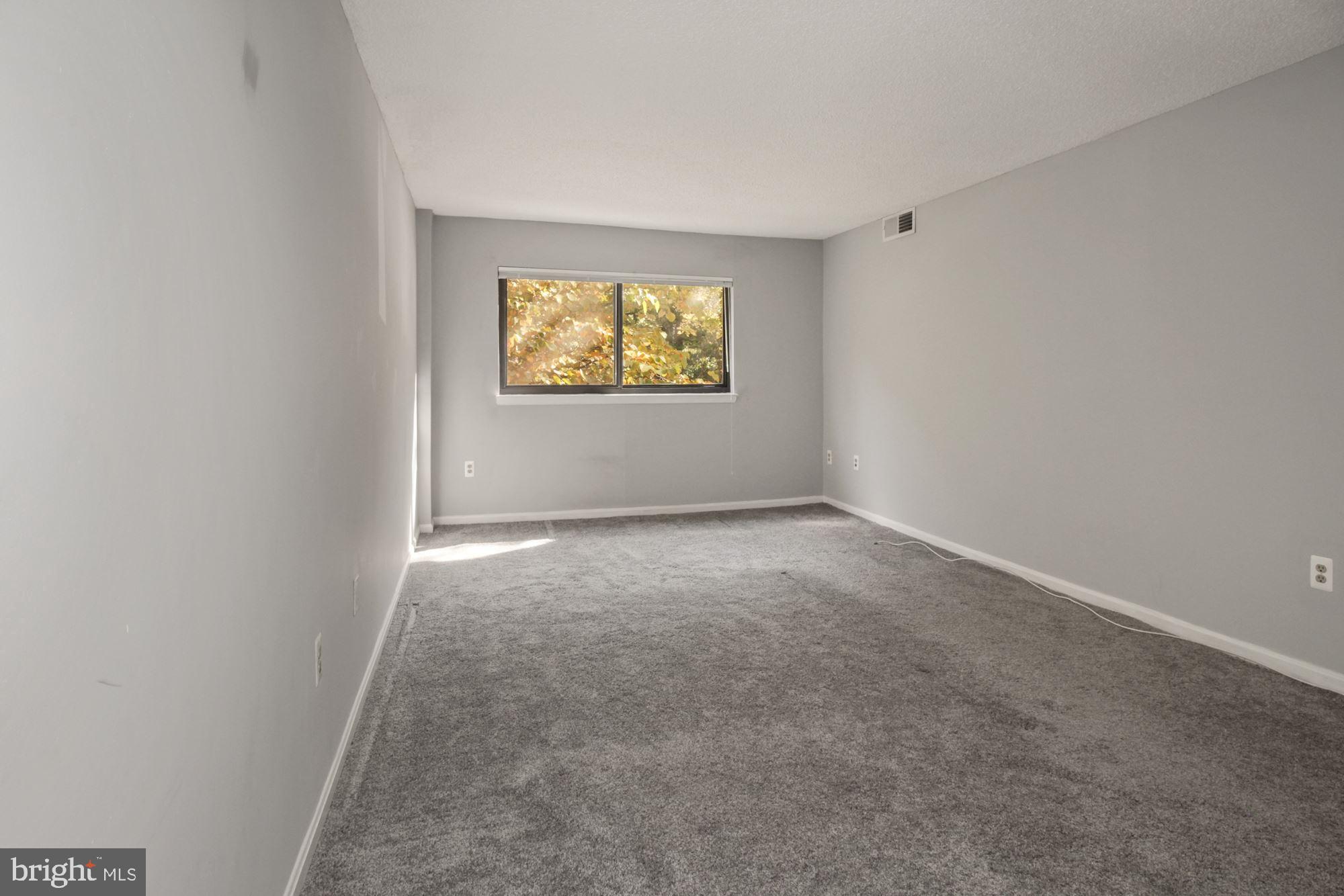 1040 Deer Ridge Drive, Unit 309 Baltimore, MD 21210 - Photo 16 of 31 Master bedroom