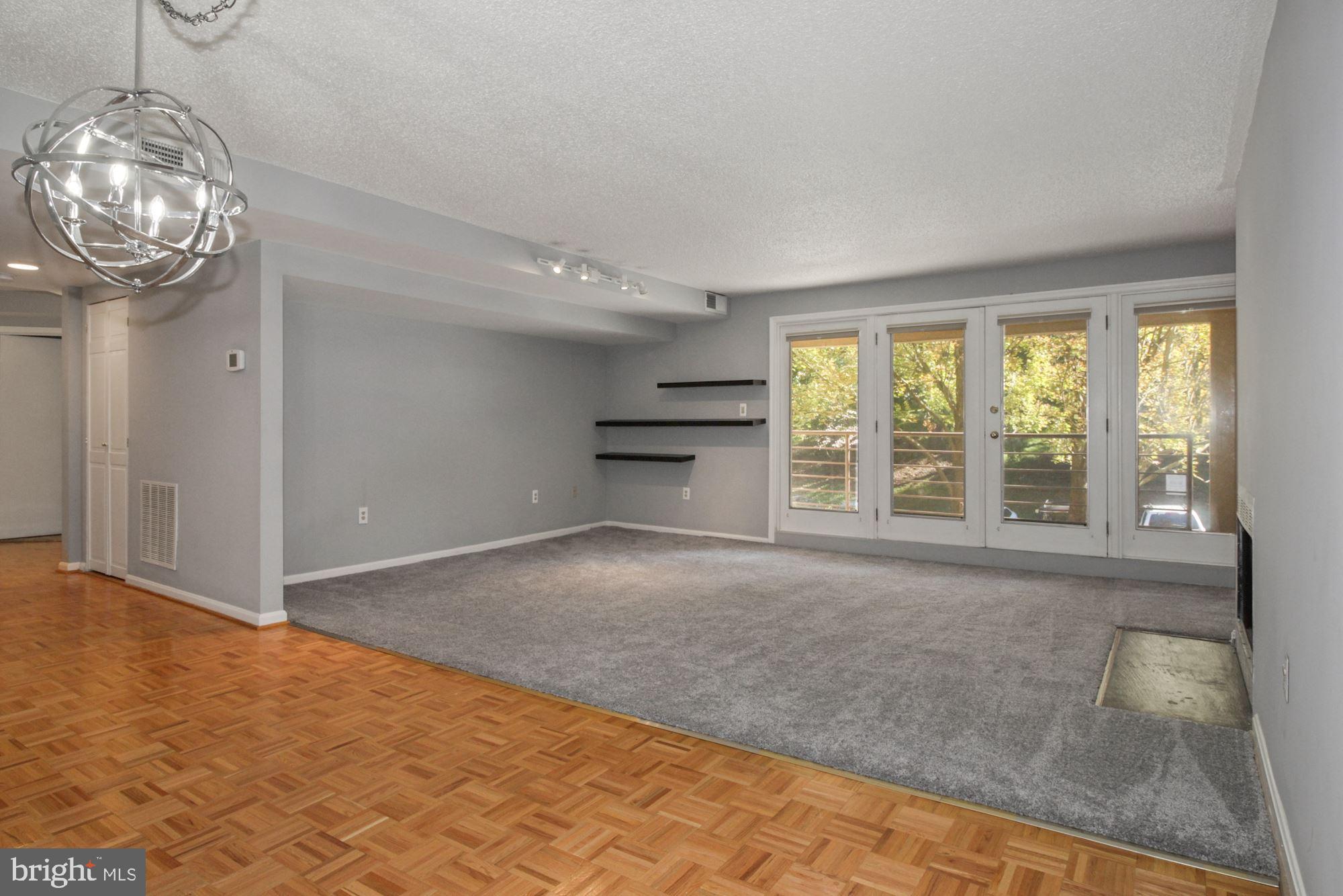 1040 Deer Ridge Drive, Unit 309 Baltimore, MD 21210 - Photo 5 of 31 Living room