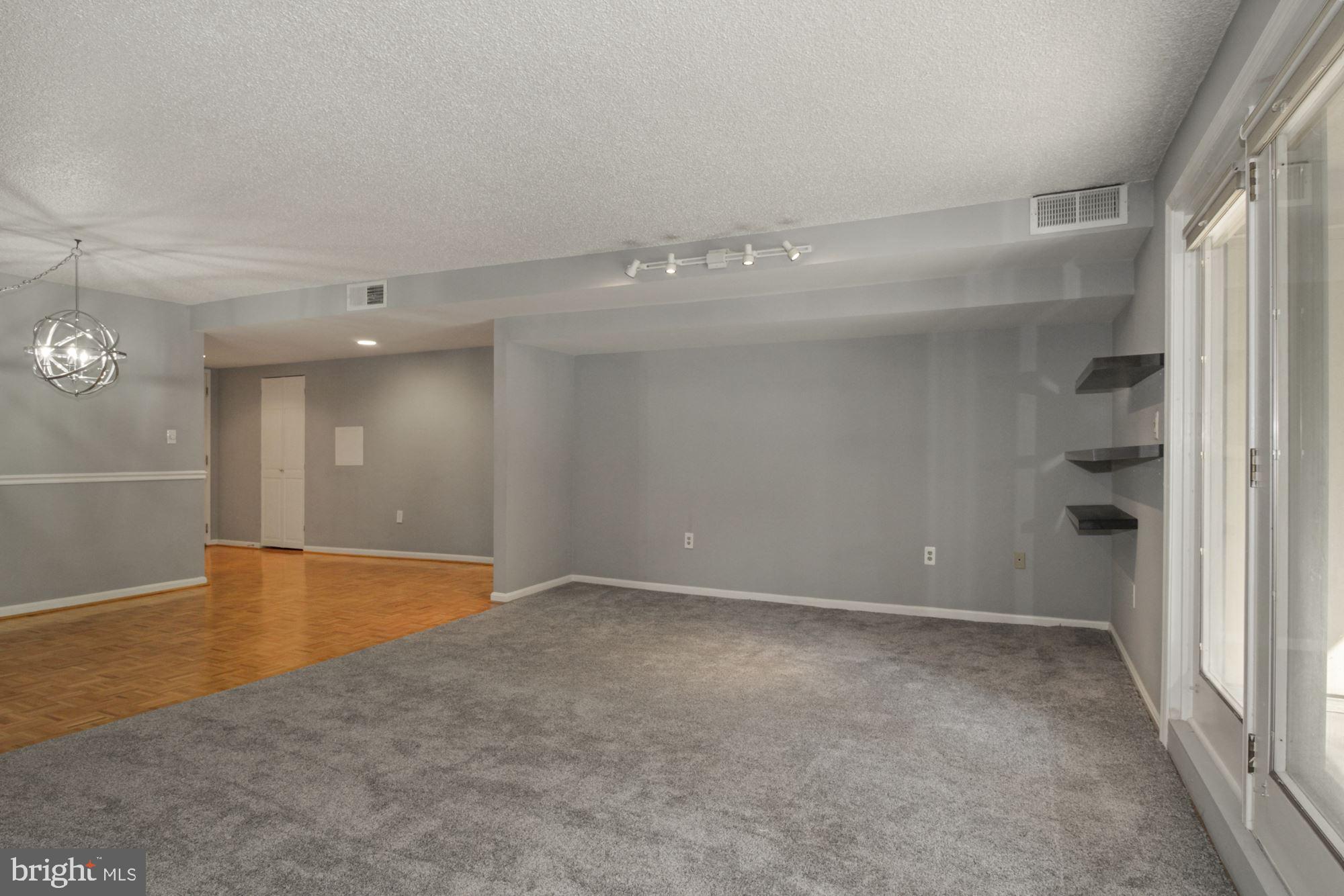 1040 Deer Ridge Drive, Unit 309 Baltimore, MD 21210 - Photo 6 of 31 Living room