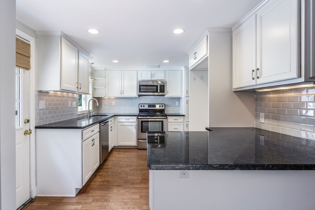 37 Brook Road Sharon, MA 02067 - Photo 12 of 36 Gallery Image 12