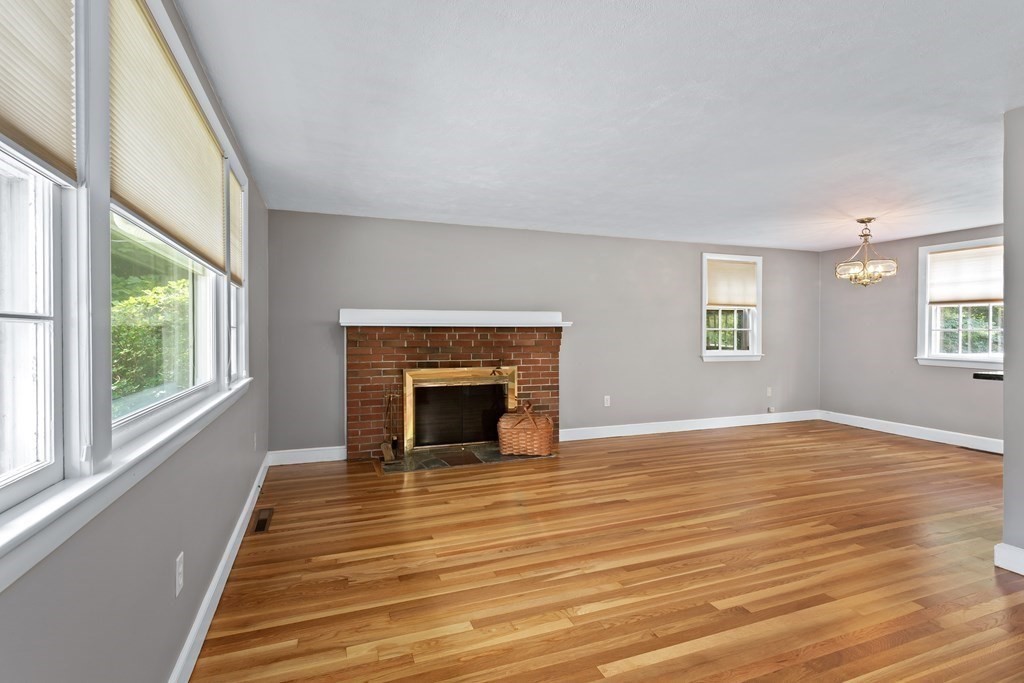 37 Brook Road Sharon, MA 02067 - Photo 4 of 36 Gallery Image 4