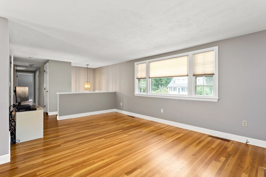 37 Brook Road Sharon, MA 02067 - Photo 5 of 36 Gallery Image 5