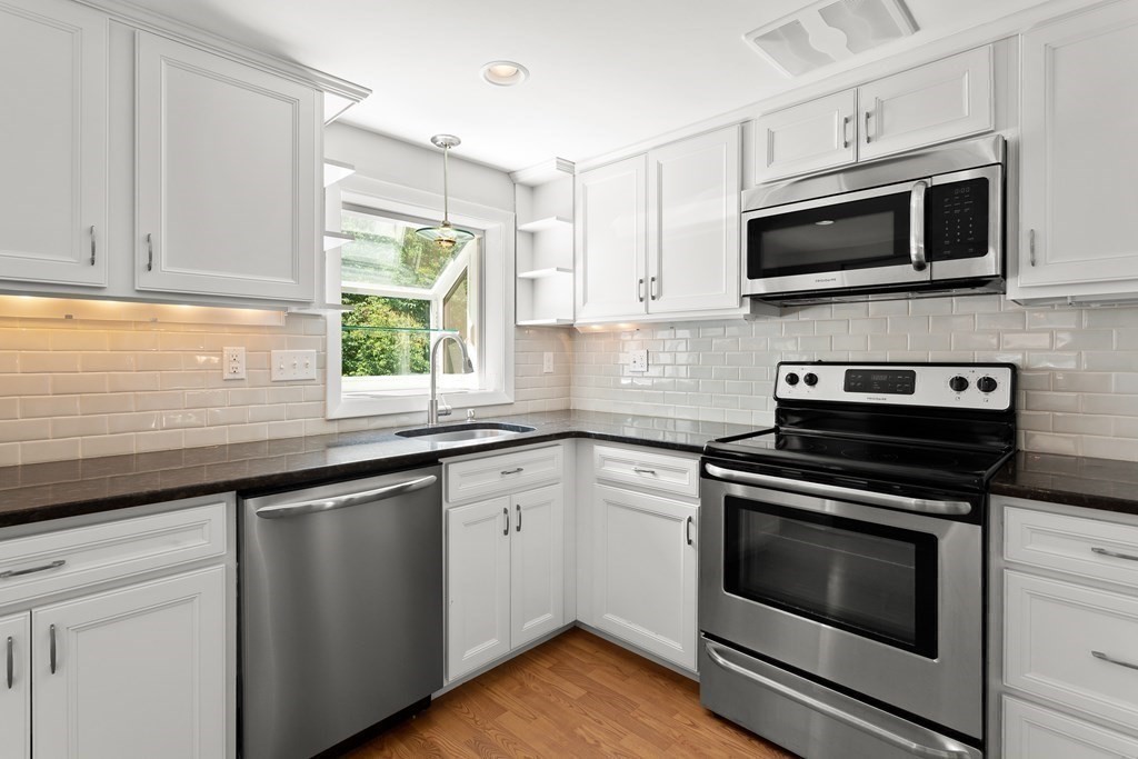 37 Brook Road Sharon, MA 02067 - Photo 10 of 36 Gallery Image 10