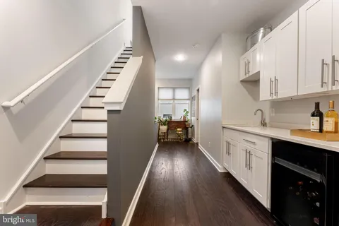 a view of entryway and kitchen
