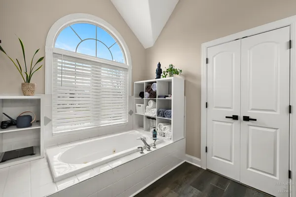 $635,000 | 2184 Schrader Lane, North Aurora, IL 60542