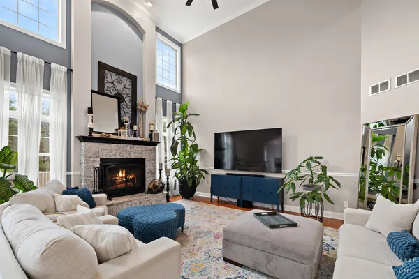 $635,000 | 2184 Schrader Lane, North Aurora, IL 60542