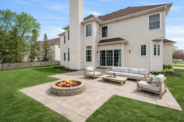 $635,000 | 2184 Schrader Lane, North Aurora, IL 60542