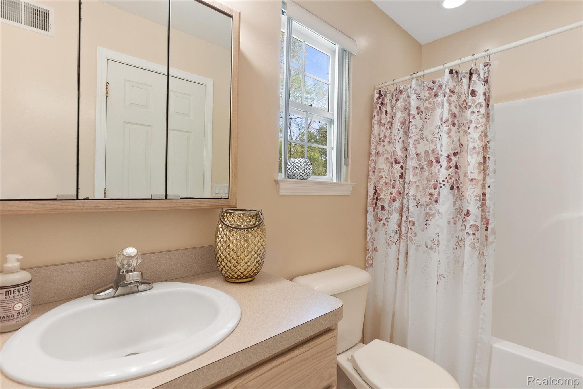 14435 Hogan Road Linden, MI 48451 - Photo 19 of 23 Gallery Image 19