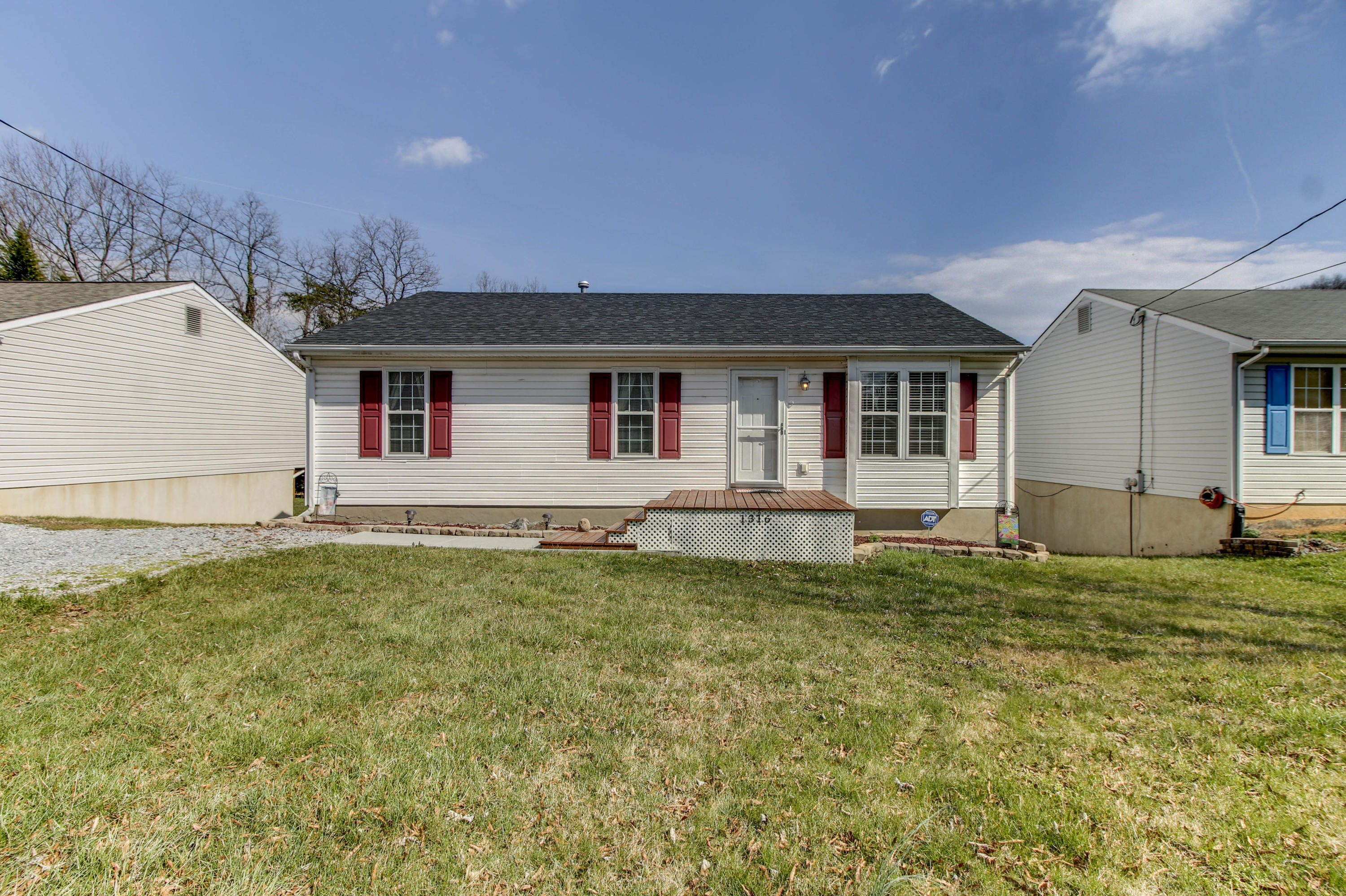 1316 Lewis Road Southeast Roanoke, VA 24014 - Photo 2 of 35 _MG_3913_4_5_6_7_8_9