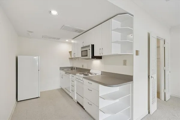 $1,400 | 6211 West Northwest Highway, Unit G124, Dallas, TX 75225