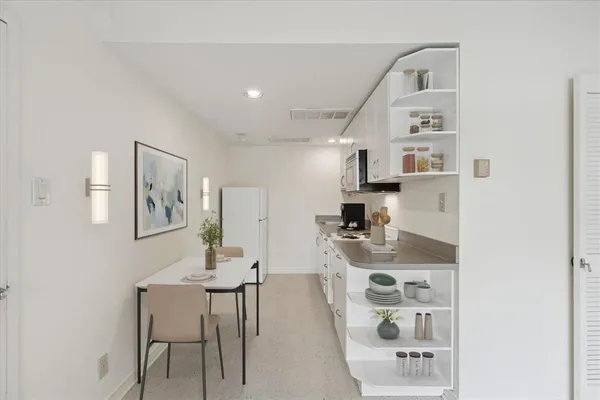 $1,400 | 6211 West Northwest Highway, Unit G124, Dallas, TX 75225