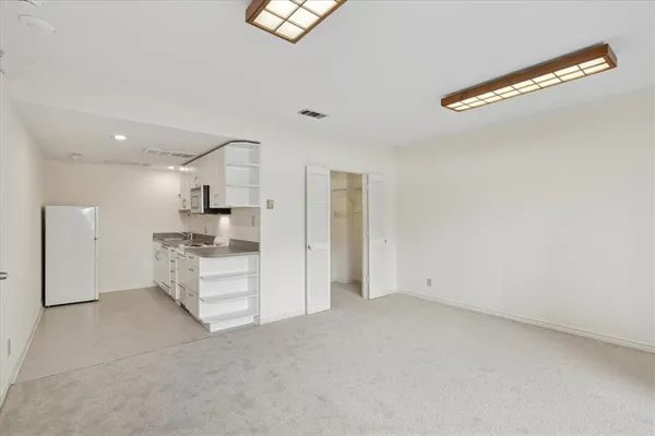 $1,400 | 6211 West Northwest Highway, Unit G124, Dallas, TX 75225