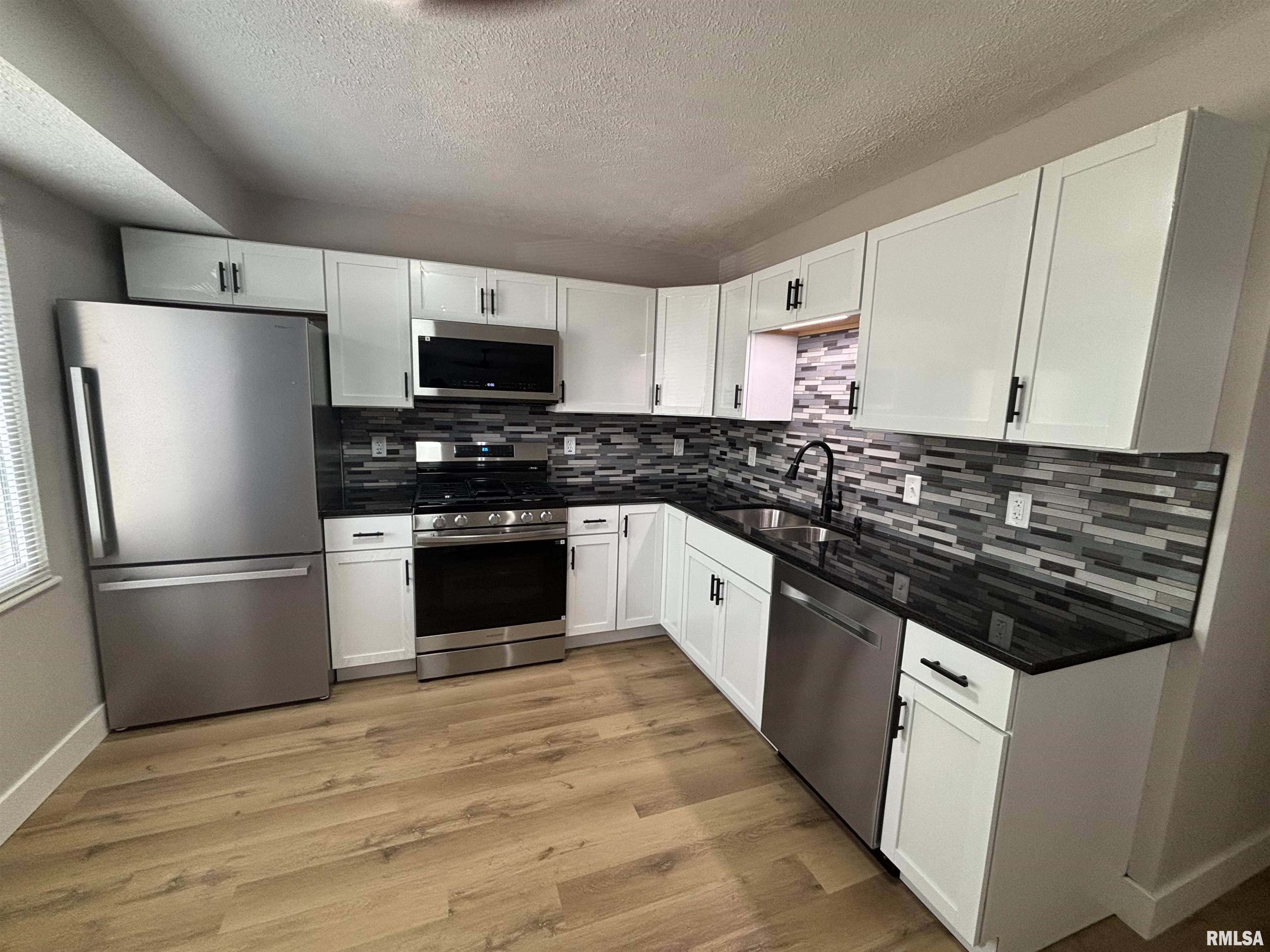 2620 East Griffiths Avenue Springfield, IL 62702 - Photo 2 of 20