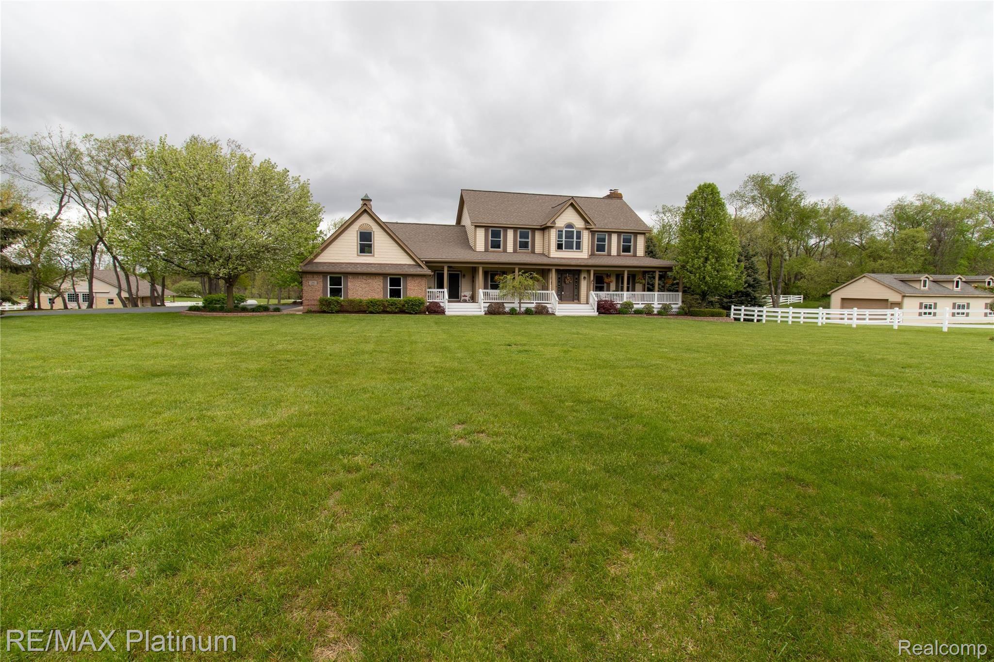 12983 Holtforth Road Fenton, MI 48430 - Photo 2 of 90 2.jpg