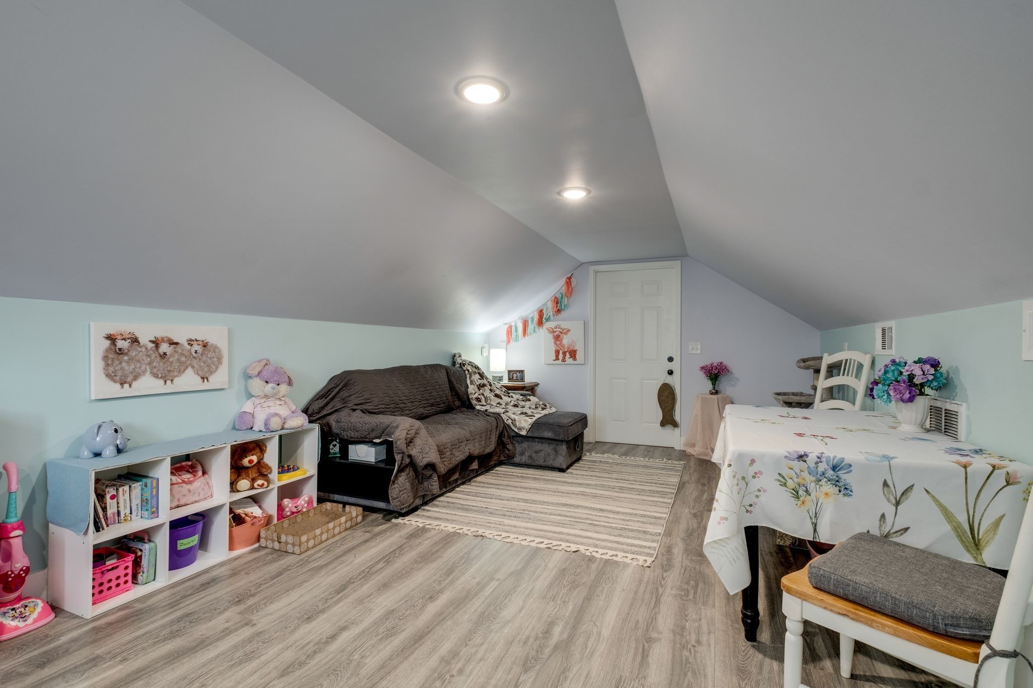 1043 Murphy Hollow Road Vanleer, TN 37181 - Photo 35 of 68 a bedroom with furniture and a book shelf