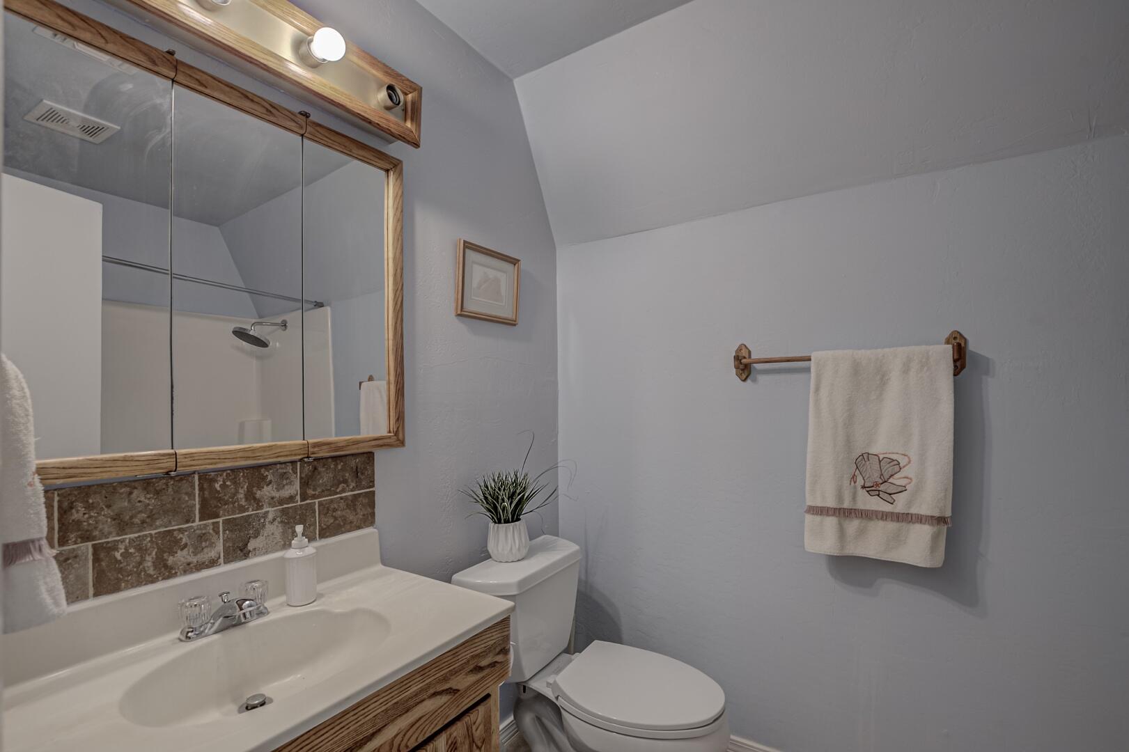 267 West Round Valley Road Payson, AZ 85541 - Photo 24 of 54 Upstairs bath