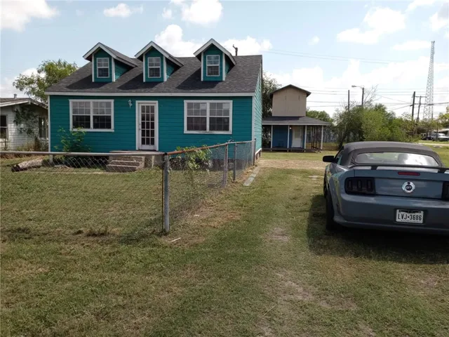 a view of a house with a back yard