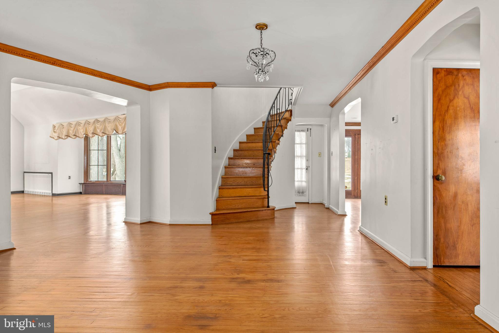 1789 Old Welsh Road Huntingdon Valley, PA 19006 - Photo 3 of 39 Entrance hall